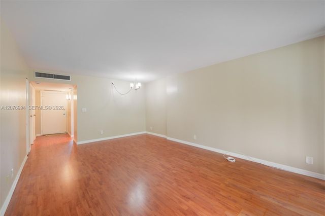 20500 W Country Club Drive 406, Aventura, FL 33180
