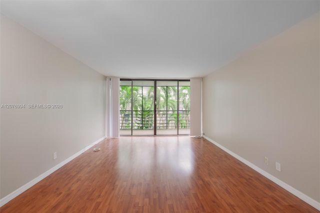 20500 W Country Club Drive 406, Aventura, FL 33180