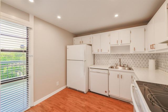 20500 W Country Club Drive 406, Aventura, FL 33180