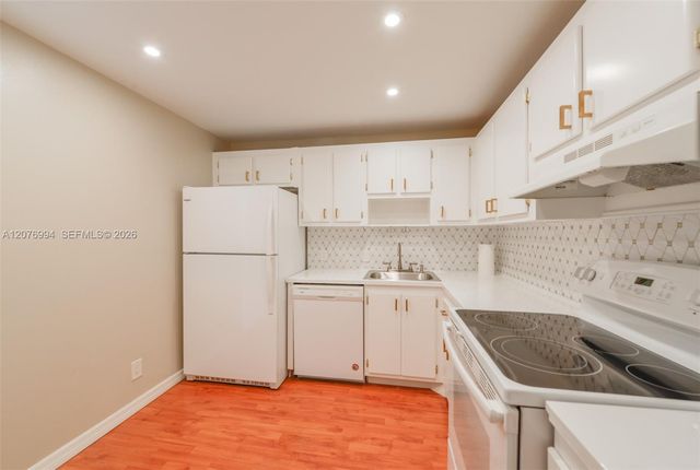 20500 W Country Club Drive 406, Aventura, FL 33180