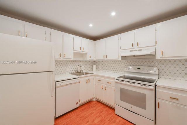 20500 W Country Club Drive 406, Aventura, FL 33180
