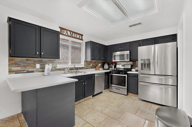 10308 Connemara Drive SW, Albuquerque, NM 87121