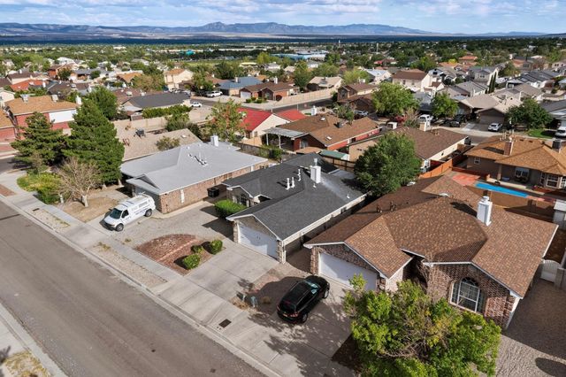 10308 Connemara Drive SW, Albuquerque, NM 87121