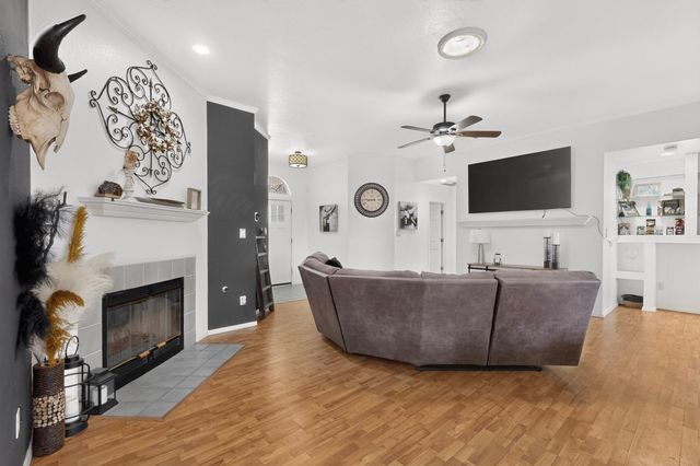 10308 Connemara Drive SW, Albuquerque, NM 87121