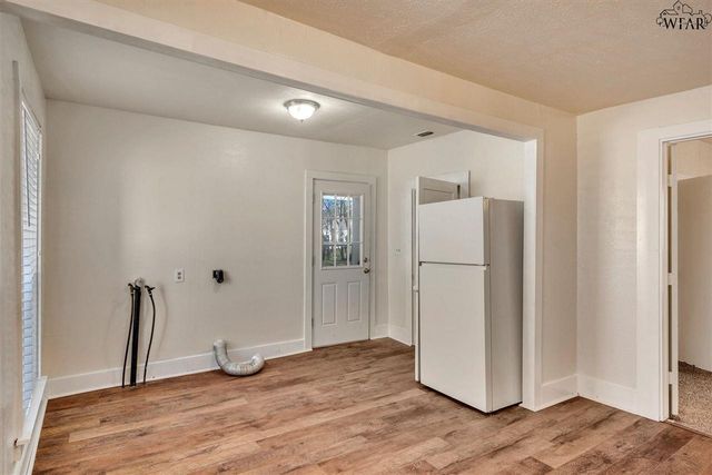 208 E SPRING STREET, Henrietta, TX 76365