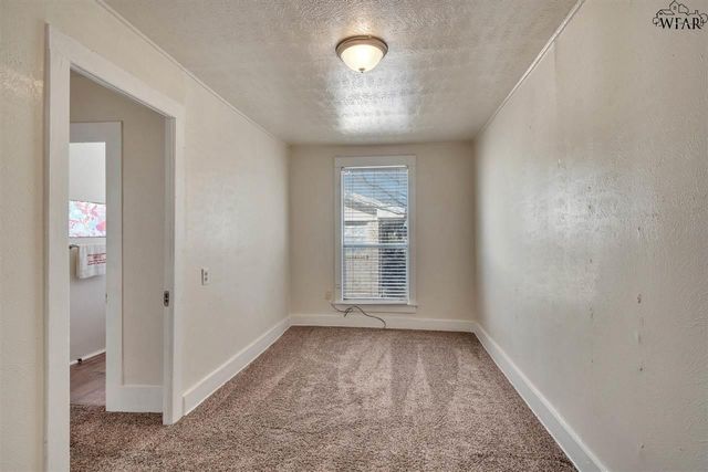 208 E SPRING STREET, Henrietta, TX 76365