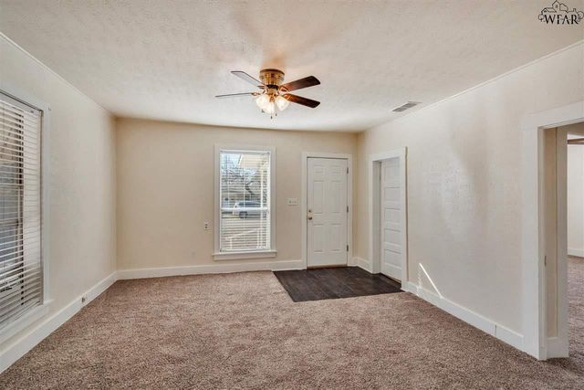 208 E SPRING STREET, Henrietta, TX 76365