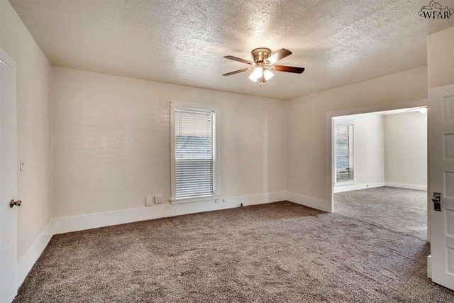 208 E SPRING STREET, Henrietta, TX 76365