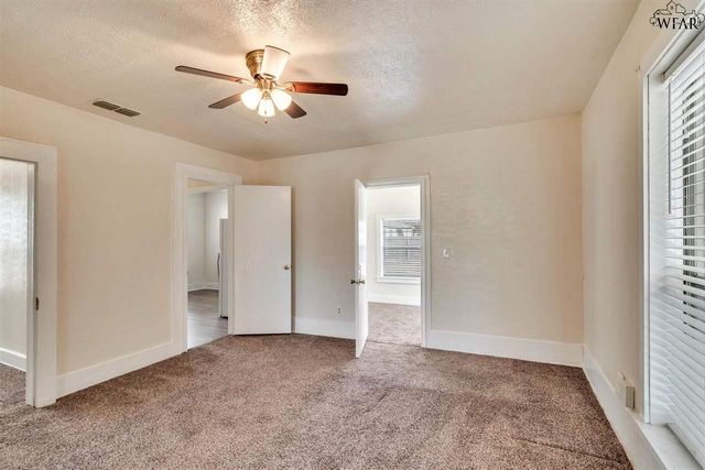 208 E SPRING STREET, Henrietta, TX 76365