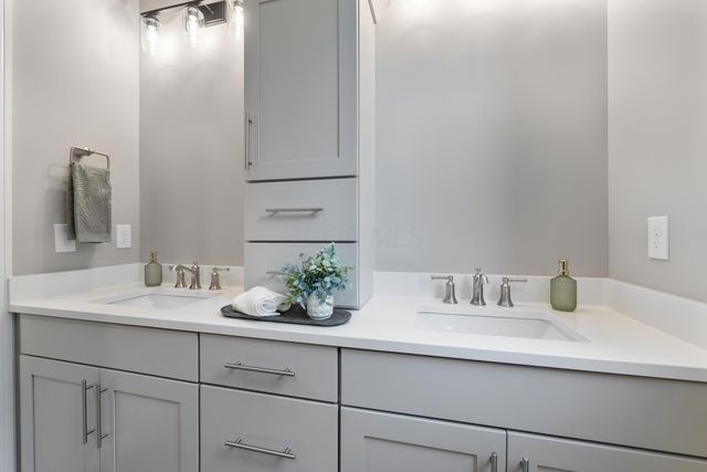 4211 Laguna Loop, Lewis Center, OH 43035