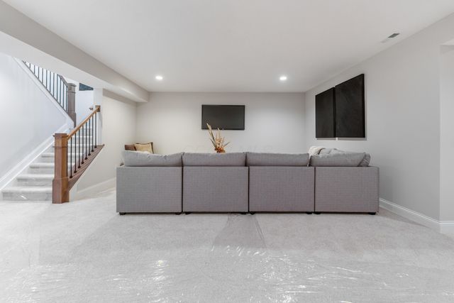 4211 Laguna Loop, Lewis Center, OH 43035