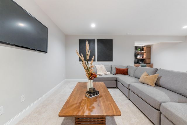 4211 Laguna Loop, Lewis Center, OH 43035