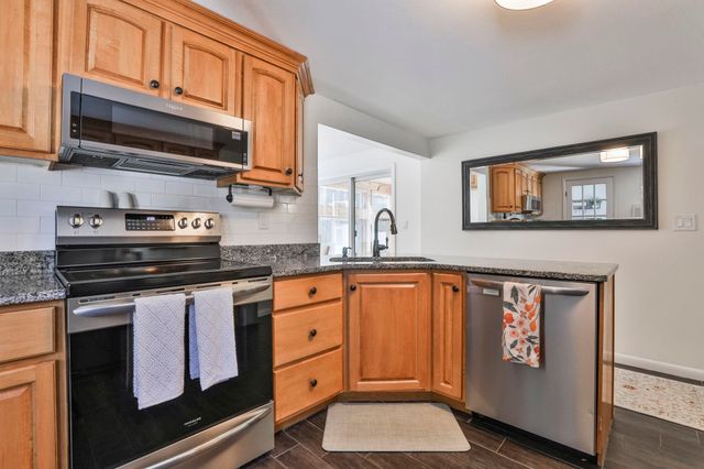 42 Dublin Avenue, Nashua, NH 03063