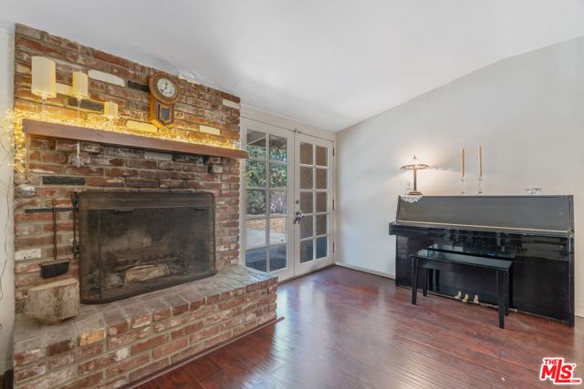 17503 Runnymede Street, Los Angeles, CA 91406