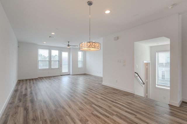 18736 B Centro Main St, Shenandoah, TX 77385
