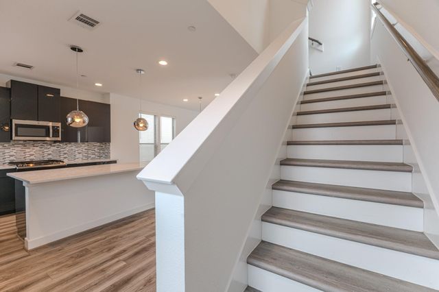 18736 B Centro Main St, Shenandoah, TX 77385