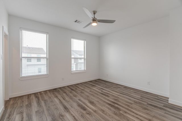 18736 B Centro Main St, Shenandoah, TX 77385