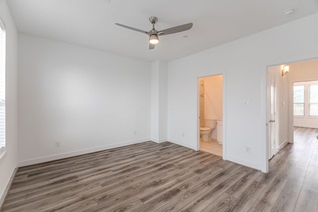 18736 B Centro Main St, Shenandoah, TX 77385