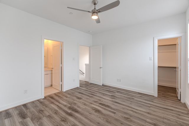 18736 B Centro Main St, Shenandoah, TX 77385
