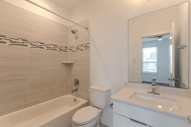 18736 B Centro Main St, Shenandoah, TX 77385