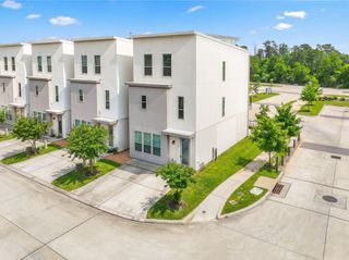 18736 B Centro Main St, Shenandoah, TX 77385