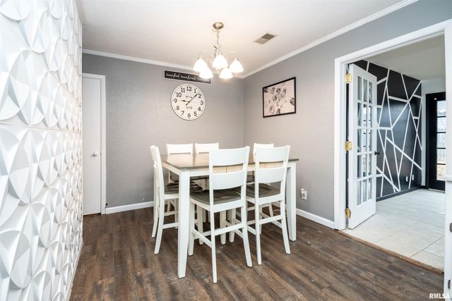 2133 N WELLINGTON Drive, Peoria, IL 61604