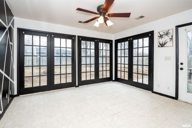 2133 N WELLINGTON Drive, Peoria, IL 61604