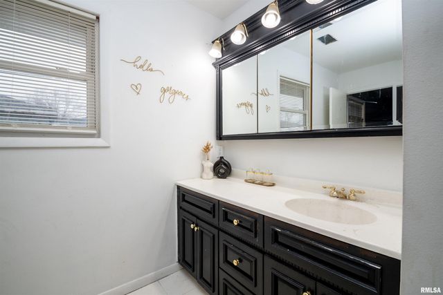 2133 N WELLINGTON Drive, Peoria, IL 61604