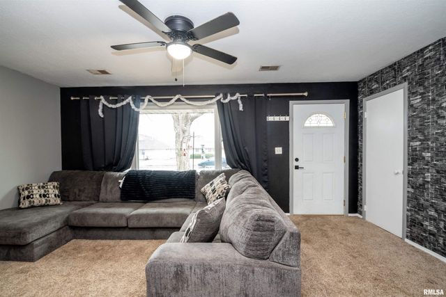 2133 N WELLINGTON Drive, Peoria, IL 61604