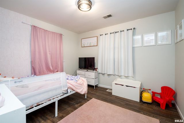 2133 N WELLINGTON Drive, Peoria, IL 61604