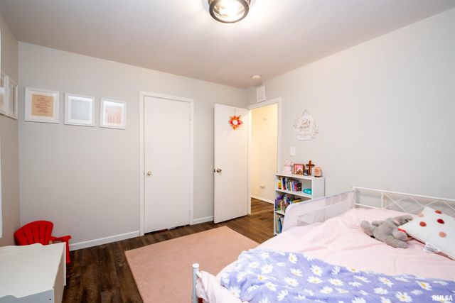 2133 N WELLINGTON Drive, Peoria, IL 61604