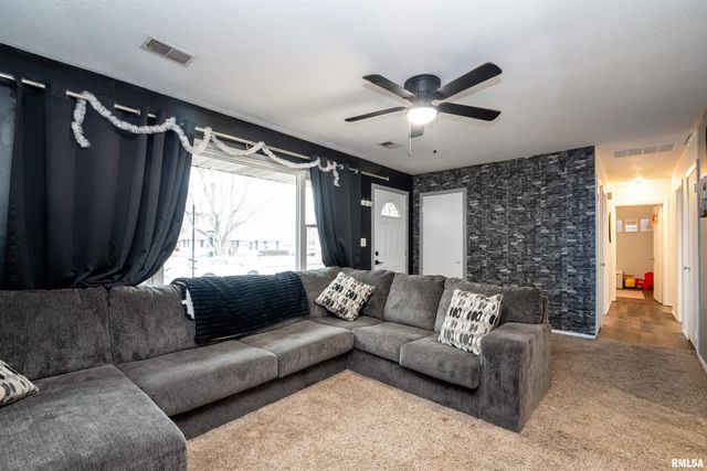 2133 N WELLINGTON Drive, Peoria, IL 61604