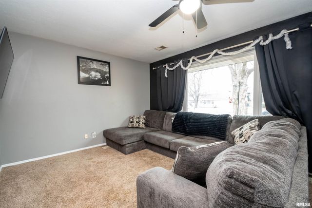 2133 N WELLINGTON Drive, Peoria, IL 61604