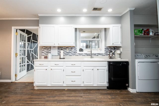 2133 N WELLINGTON Drive, Peoria, IL 61604