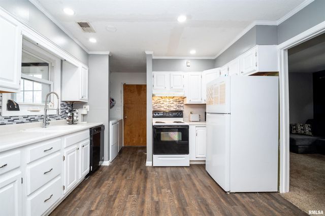 2133 N WELLINGTON Drive, Peoria, IL 61604