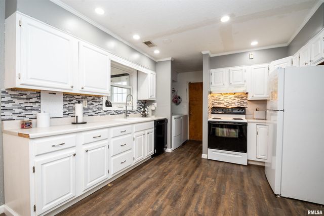 2133 N WELLINGTON Drive, Peoria, IL 61604