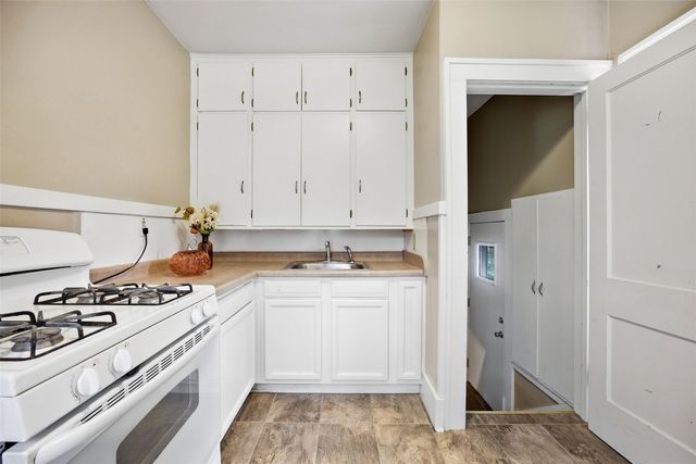 1008 Daniels Street NE, Cedar Rapids, IA 52402