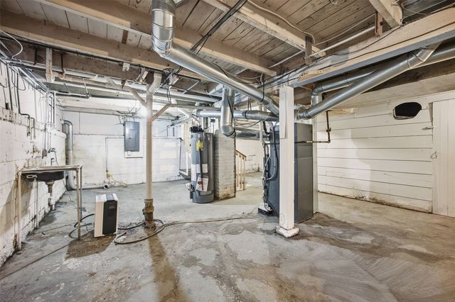 1008 Daniels Street NE, Cedar Rapids, IA 52402