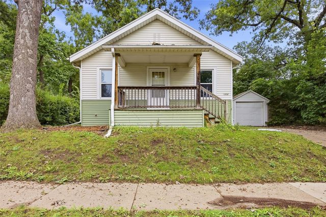 1008 Daniels Street NE, Cedar Rapids, IA 52402