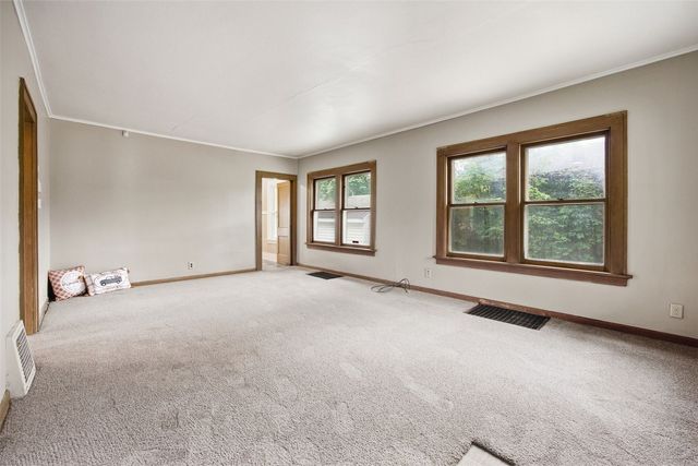 1008 Daniels Street NE, Cedar Rapids, IA 52402
