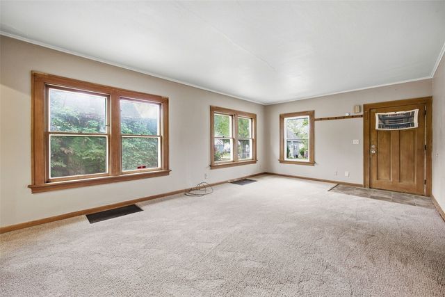 1008 Daniels Street NE, Cedar Rapids, IA 52402
