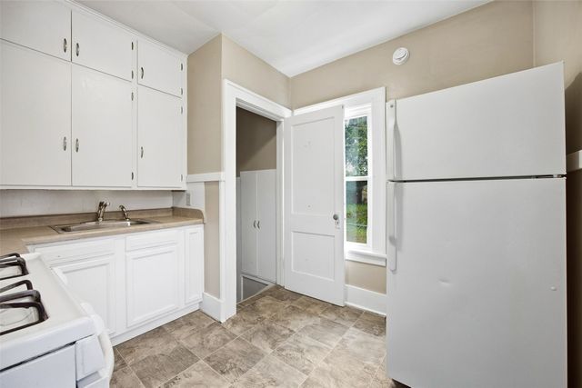 1008 Daniels Street NE, Cedar Rapids, IA 52402