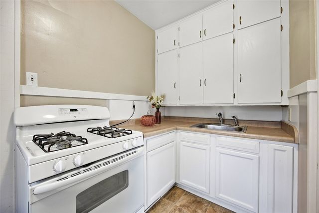 1008 Daniels Street NE, Cedar Rapids, IA 52402