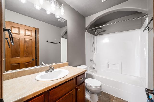 616 St Gregory St Street, Harrisburg, SD 57032
