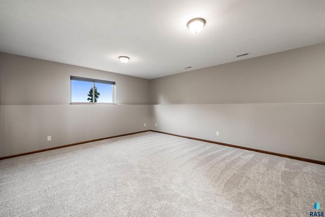 616 St Gregory St Street, Harrisburg, SD 57032