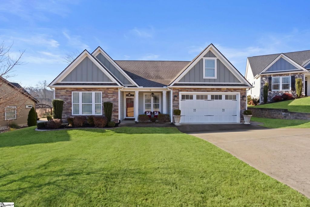 323 Holly Oaks Lane, Inman, SC 29349