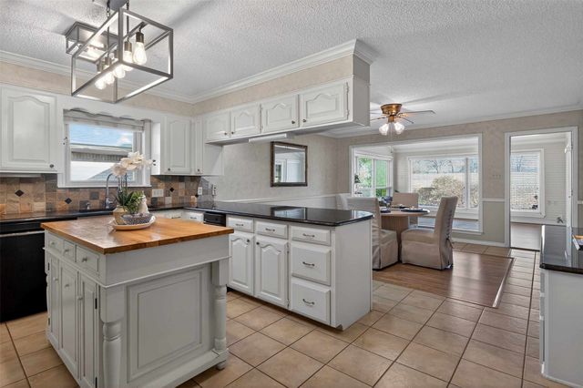 119 Williamsburg Lane, Bullard, TX 75757