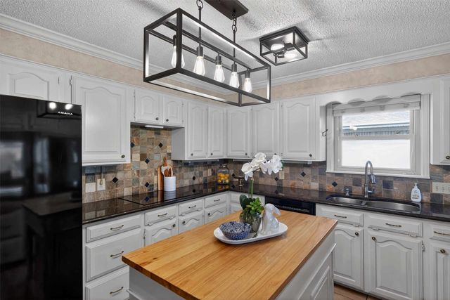 119 Williamsburg Lane, Bullard, TX 75757