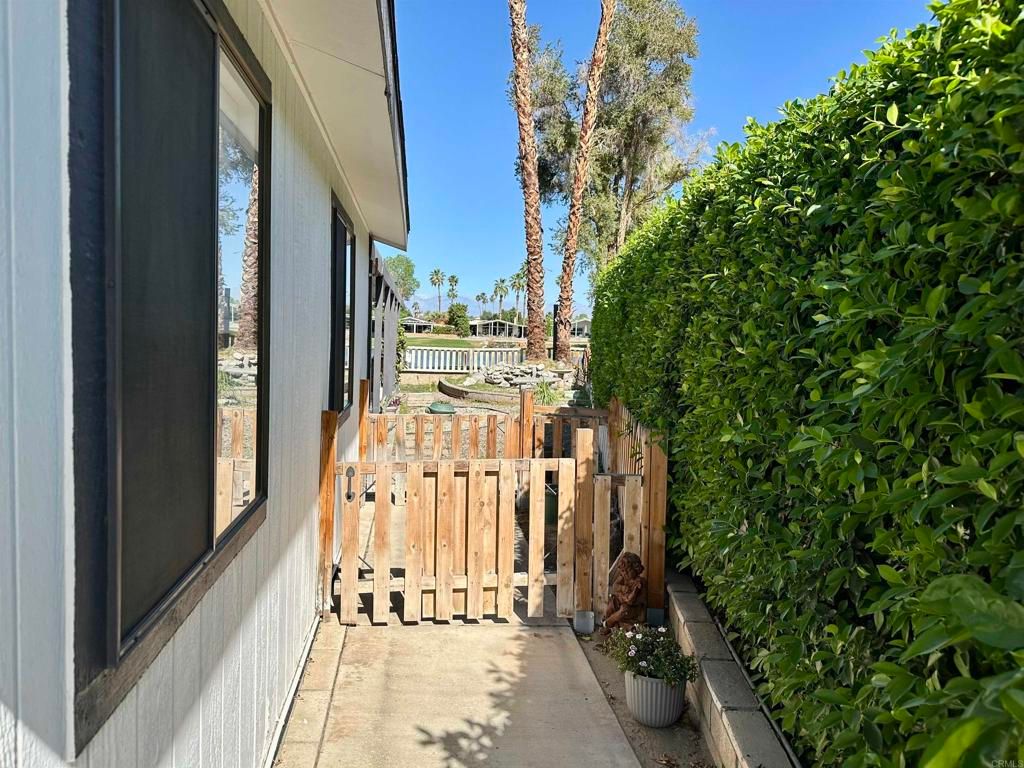 Image 11 of property listing at 73450 Country Club Drive 153, Palm Desert, CA 92260