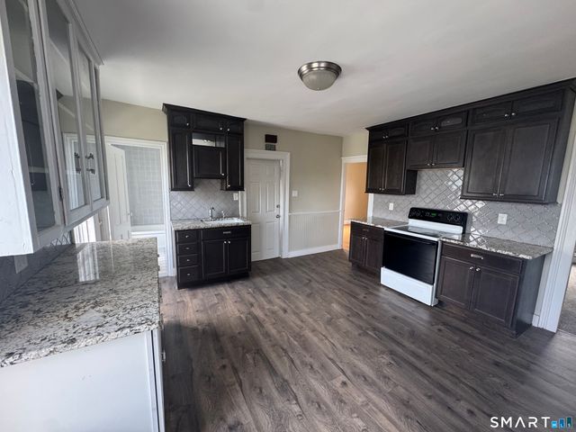 299 High Street 2nd Floor, Naugatuck, CT 06770
